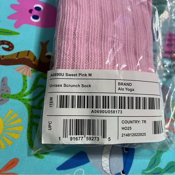 New Alo Yoga Unisex Scrunch Socks in Sweet Pink - Picture 5 of 6